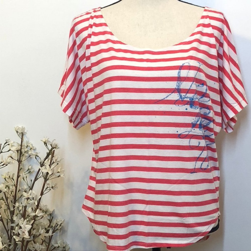 Volcom Top Size M/L Wolf Rip Vertical Shirt Tail Tee Striped Logo Beach